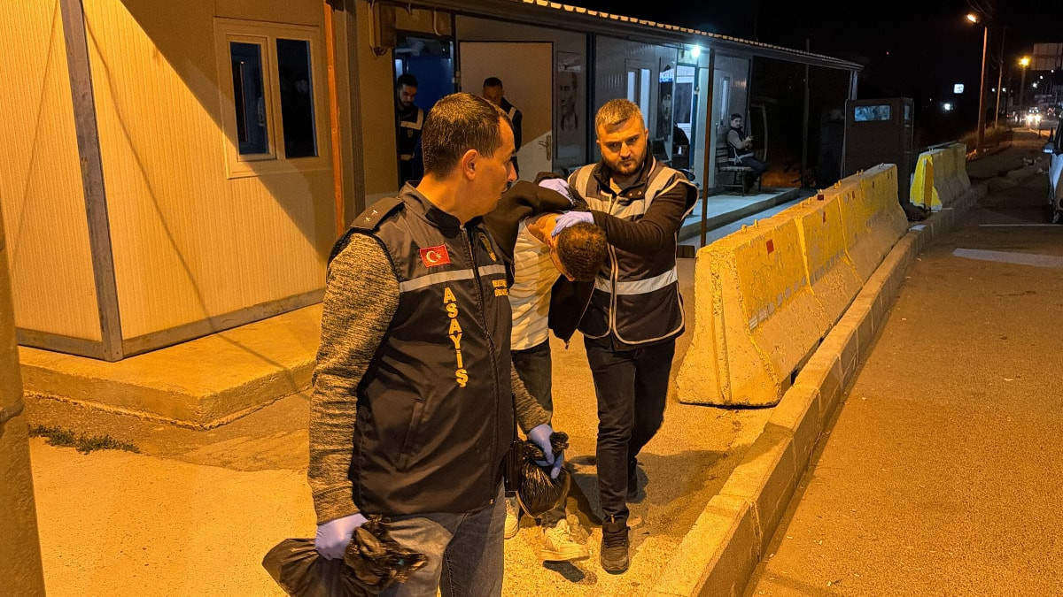 Denizli'de kendilerini polis olarak tanıtan 3 dolandırıcı Kütahya’da yakalandı