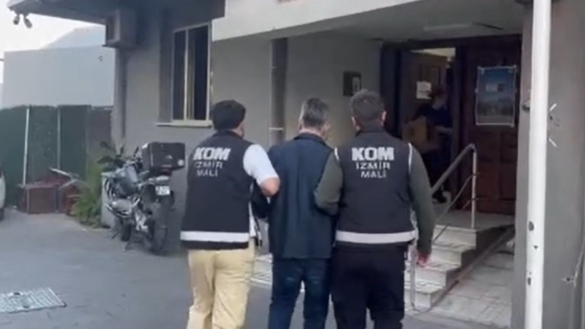 İzmir'de Bayraklı ve Çeşme Belediyesine rüşvet operasyonu: 25 şüpheli tutuklandı