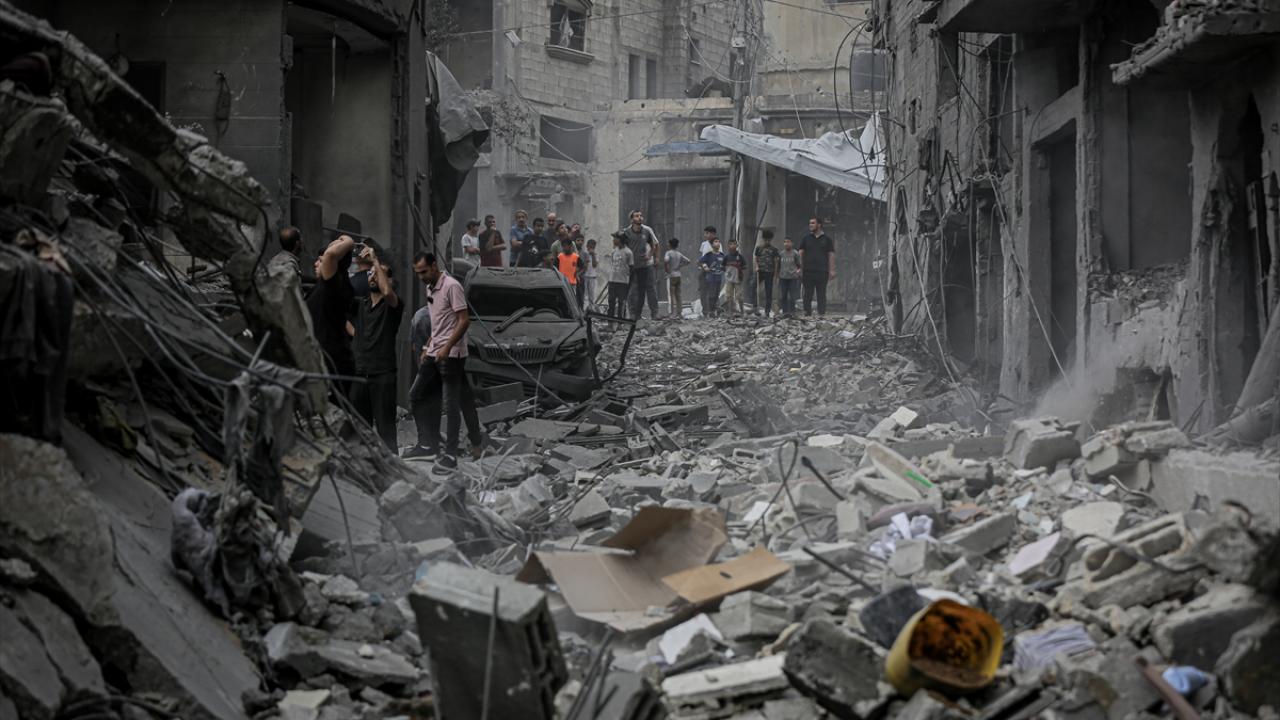 İsrail ordusu ateşkese rağmen Gazze'ye yönelik saldırılarını sürdürüyor